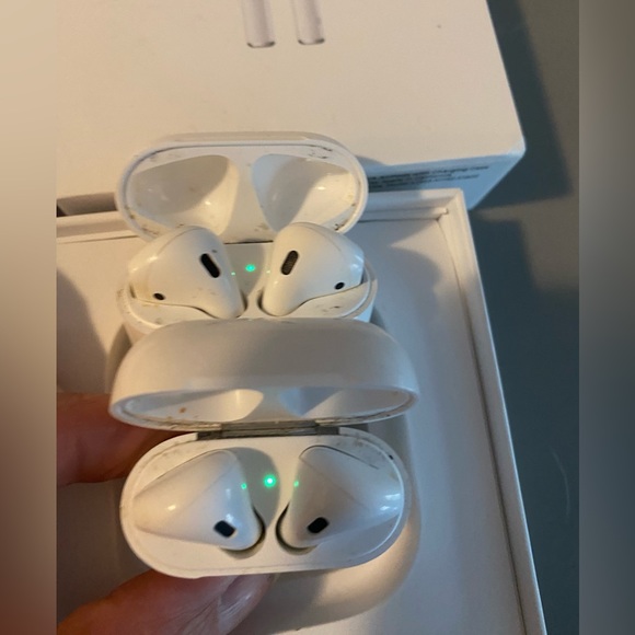 Apple earbud charger case (buds not included) - Picture 1 of 3